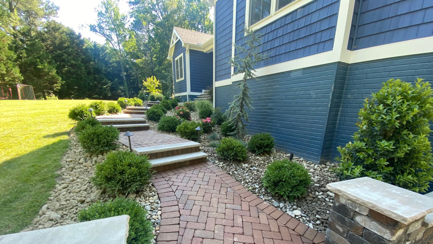 Curb appeal sells - why curb appeal helps header image.