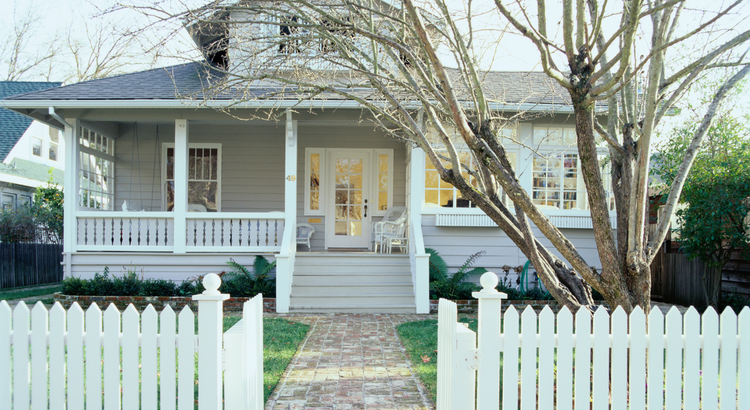 Sell Smarter: Why Working with a Real Estate Agent May Beat Going Solo header image.