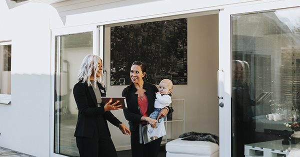 What Experts Are Saying About the 2023 Housing Market header image.