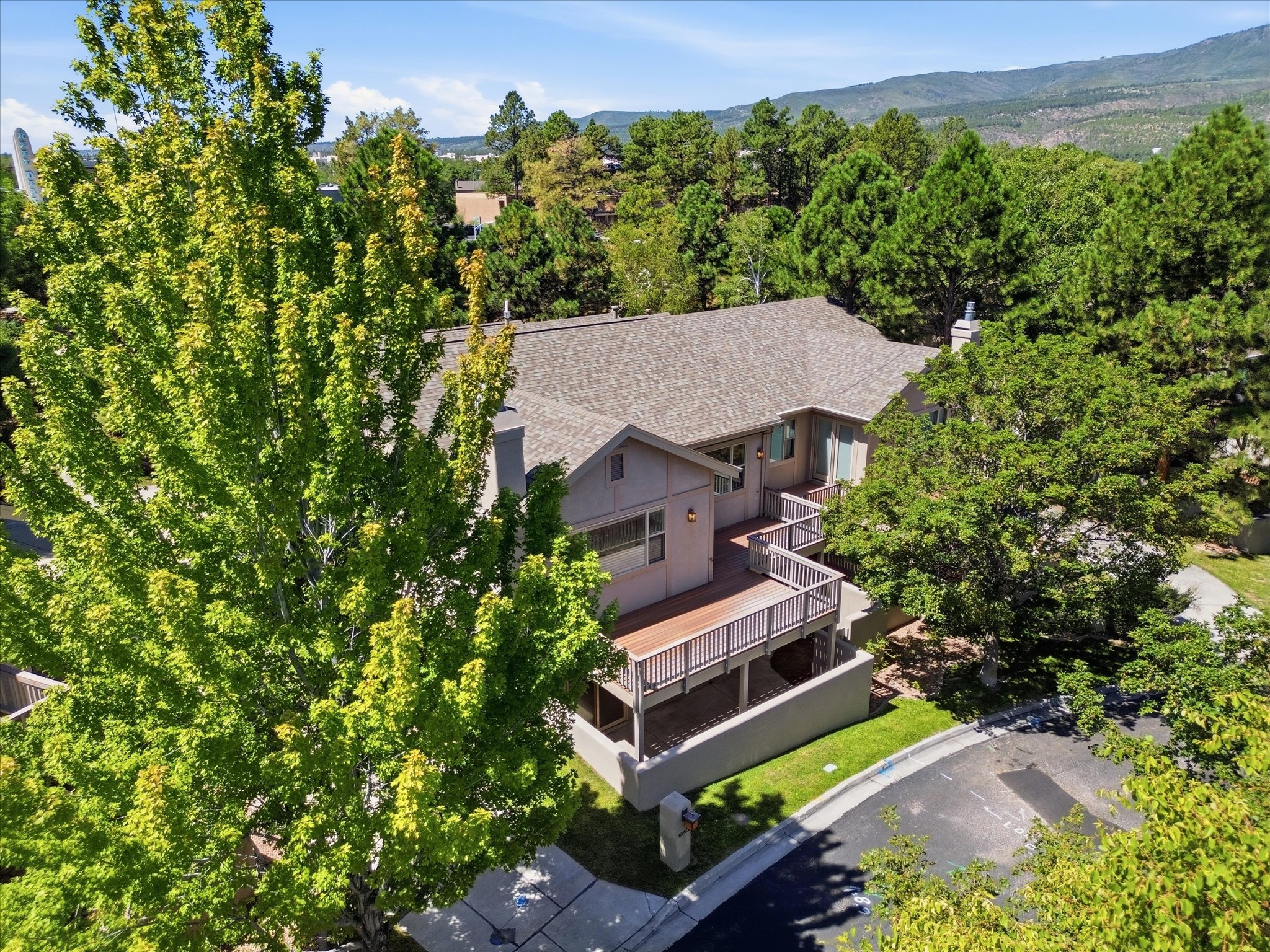 912 Circle Drive Los Alamos, NM 87544