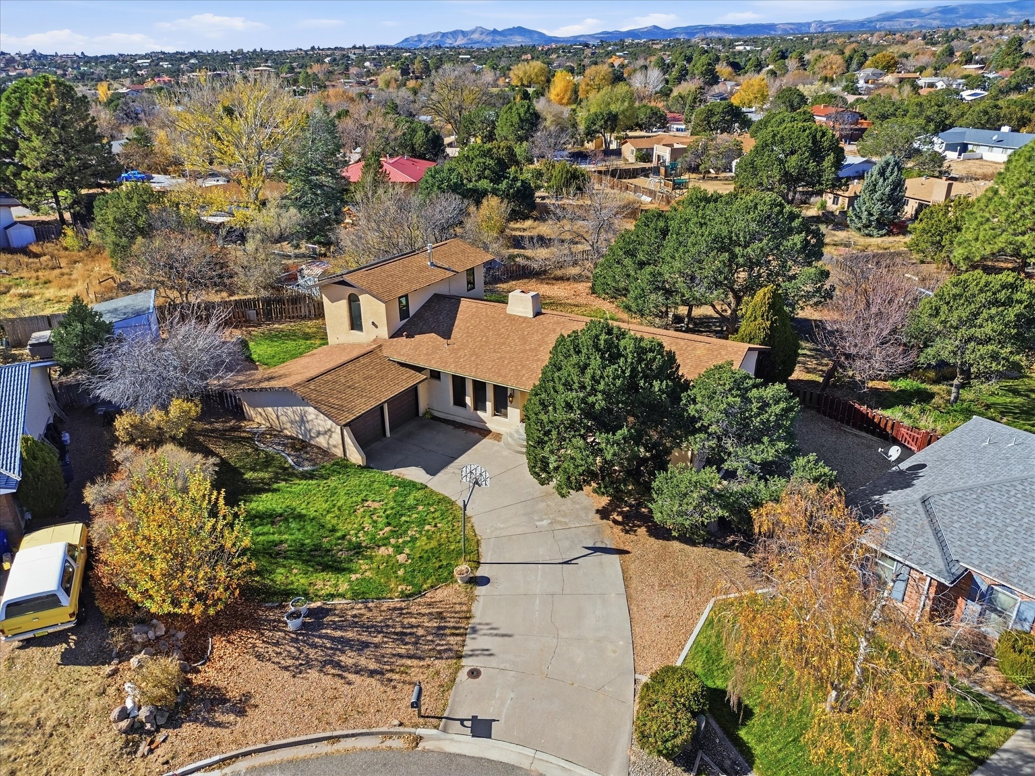 711 Kris Court White Rock, NM 87547