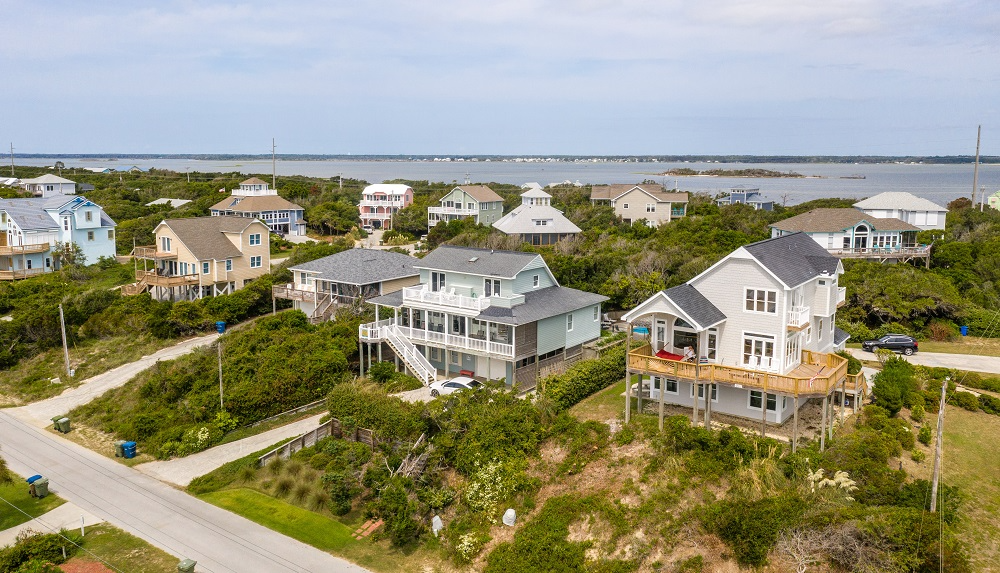 4 Tips for Buying a Home in a Sellers Market header image.