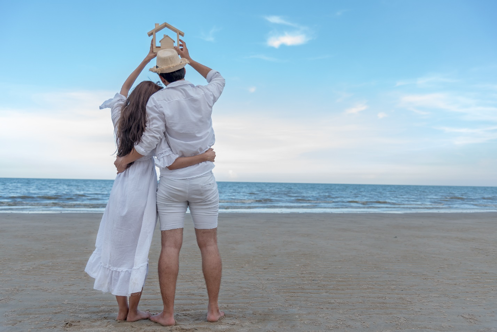 4 Things to Consider Before Buying A Vacation Home header image.