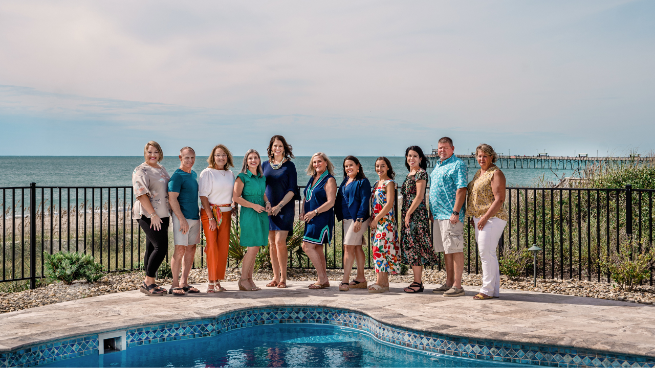 Reasons to Fall in Love with Emerald Isle Realty header image.