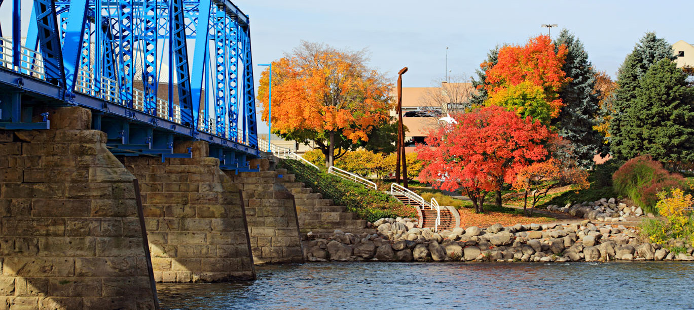 The 5 Best Fall-Things to Do in Grand Rapids header image.