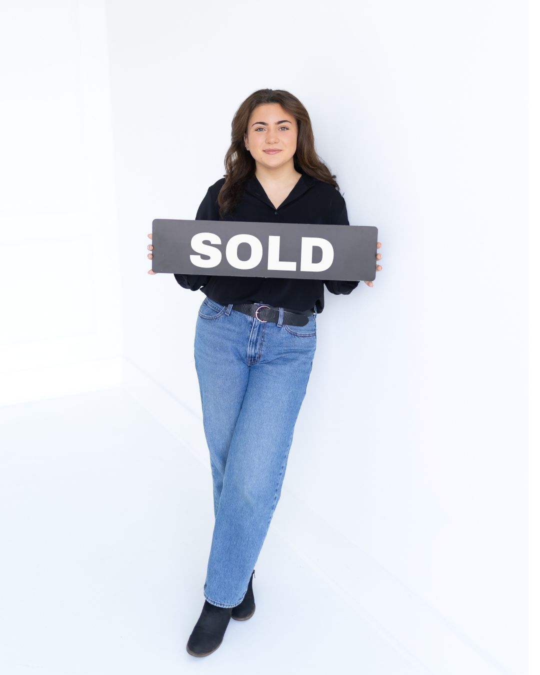 Thinking About Selling Your Home Yourself? Here's Why Working With a Realtor Matters header image.