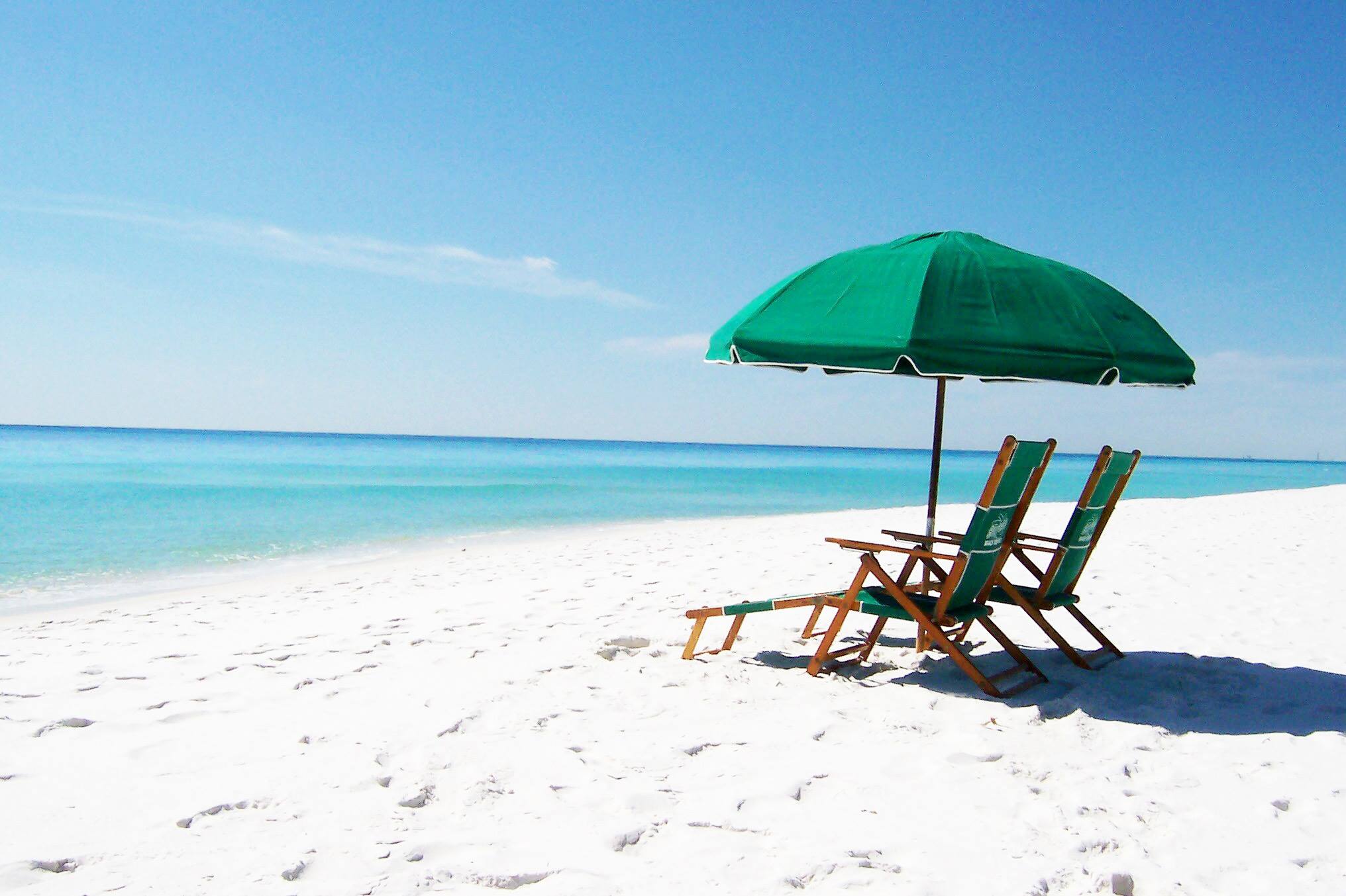 What It’s Really Like Living on the Emerald Coast Year-Round header image.