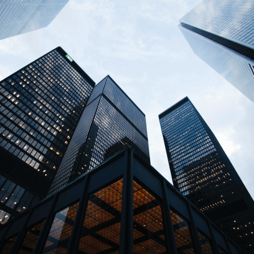 Exploring the Benefits of Investing in Commercial Real Estate header image.