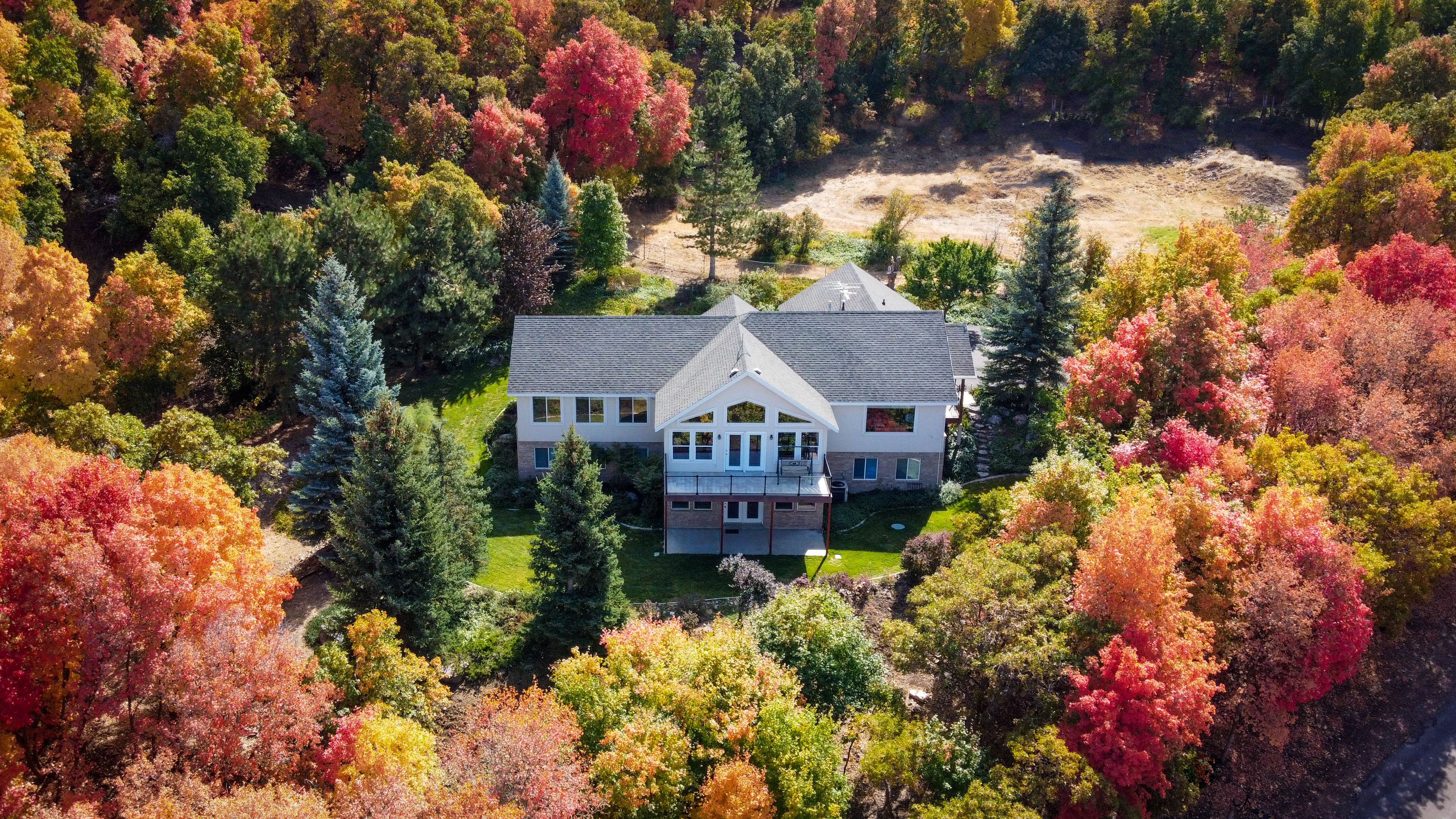 New England Home Fall Foliage
