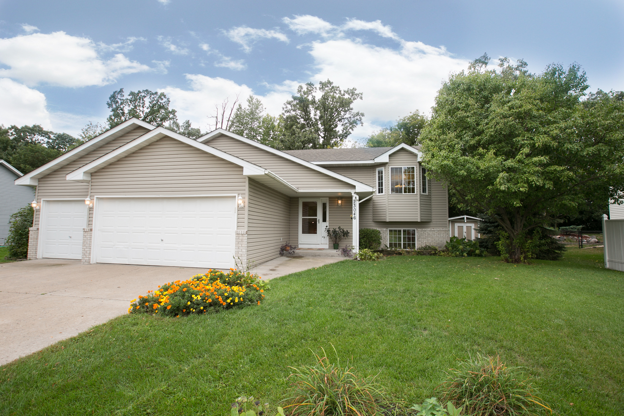 Pack up and move right in! #homesforsale in @StFrancis! SOLD! header image.