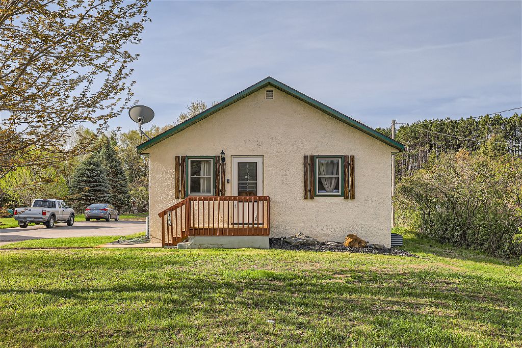 3 bed 2 bath rambler for sale in Bethel, Minnesota header image.