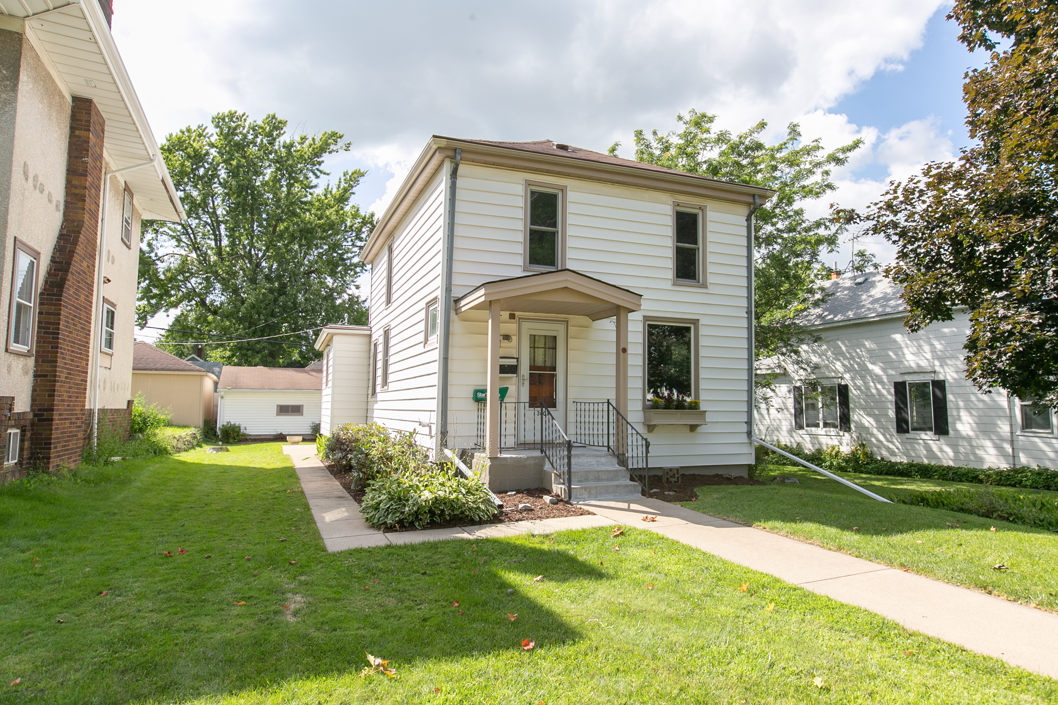 Home for sale in Minneapolis gets a makeover! SOLD!!! header image.