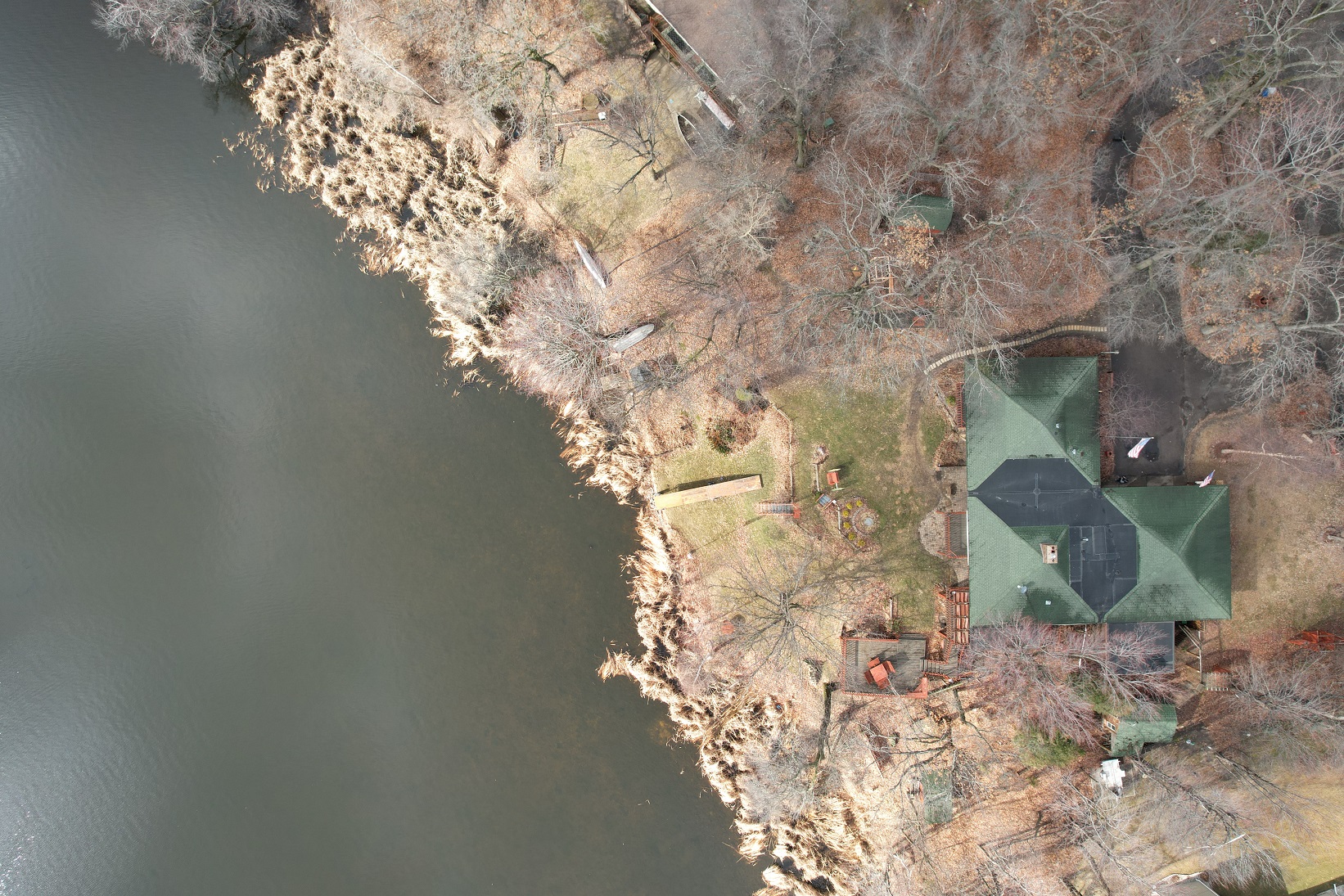 #homeforsale in @Cambridge is on Elms Lake! #lakehome header image.