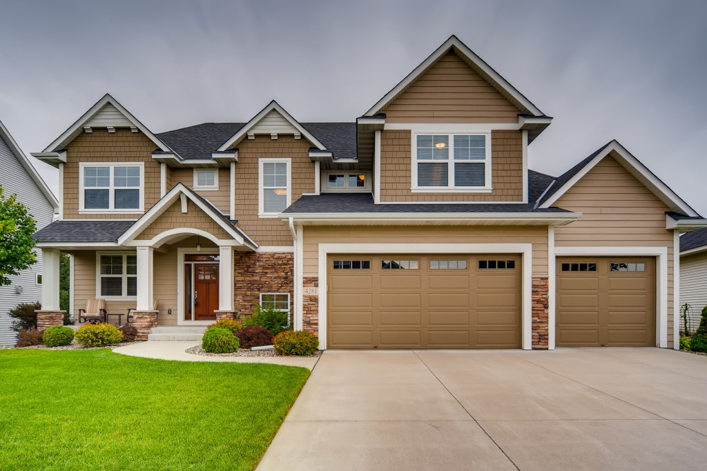 Exquisite home for sale in Anoka! SOLD! header image.