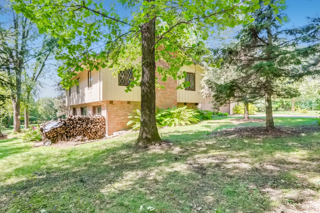 This #homeforsale in @Isanti has a huge pole barn! SOLD! header image.