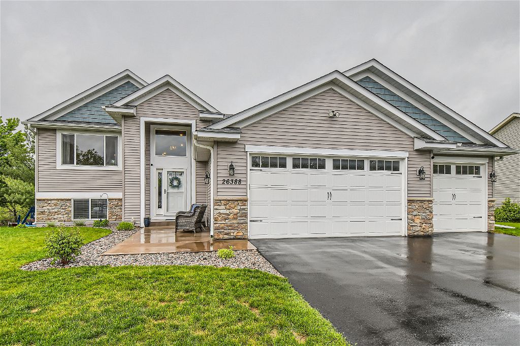 Spacious home in Zimmerman! header image.