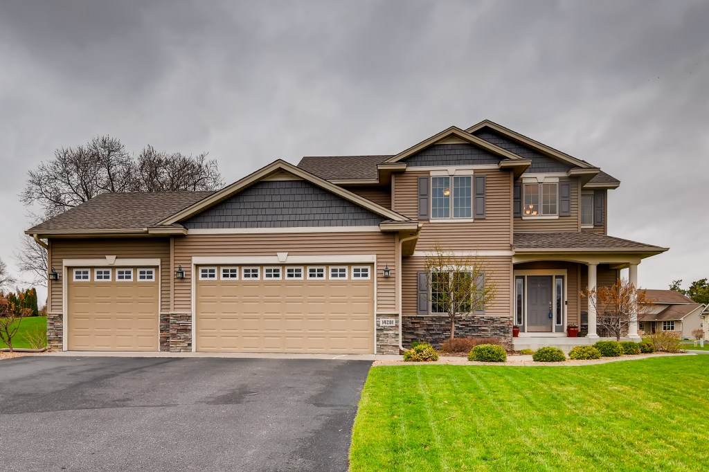 Exquisite home for sale in Hugo! SOLD!!! header image.