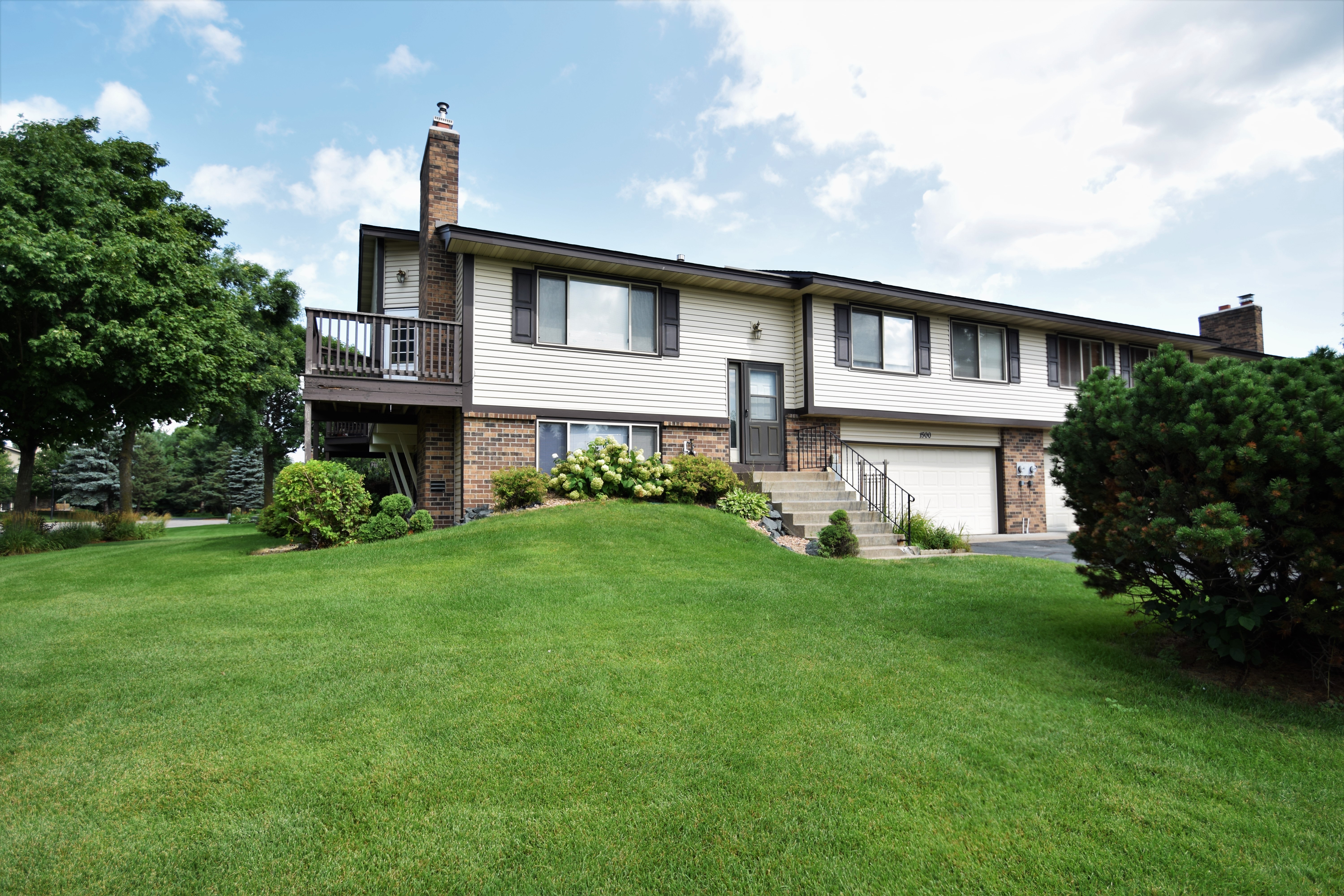 End Unit Townhome SOLD!!! header image.