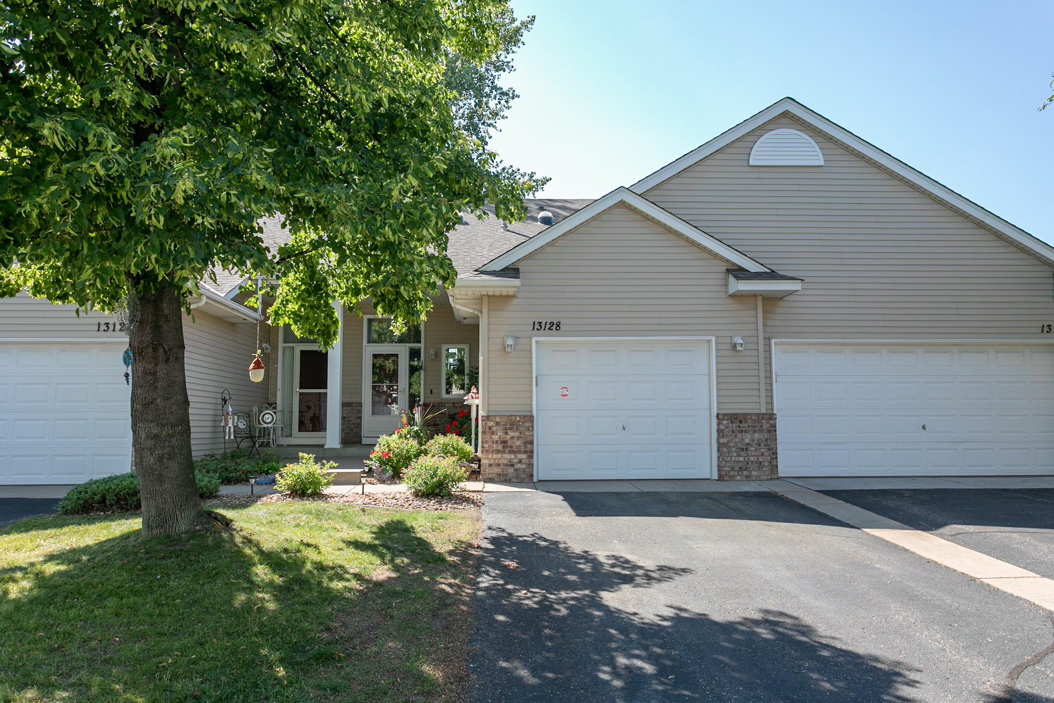 @CoonRapids has a #townhomeforsale conveniently located! header image.