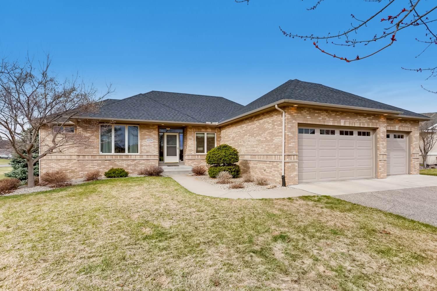 This Rambler for sale in Brooklyn Park is beautifully finished! SOLD!! header image.