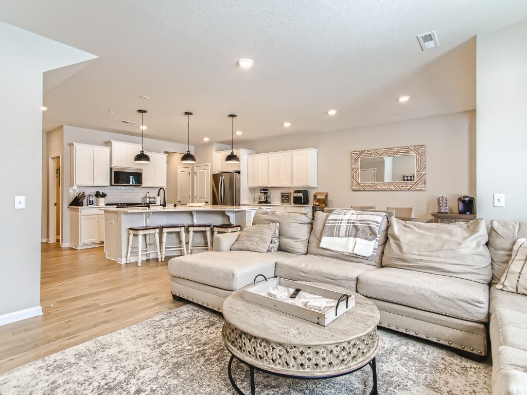 Eye popping #townhome #forsale in @BrooklynPark! header image.