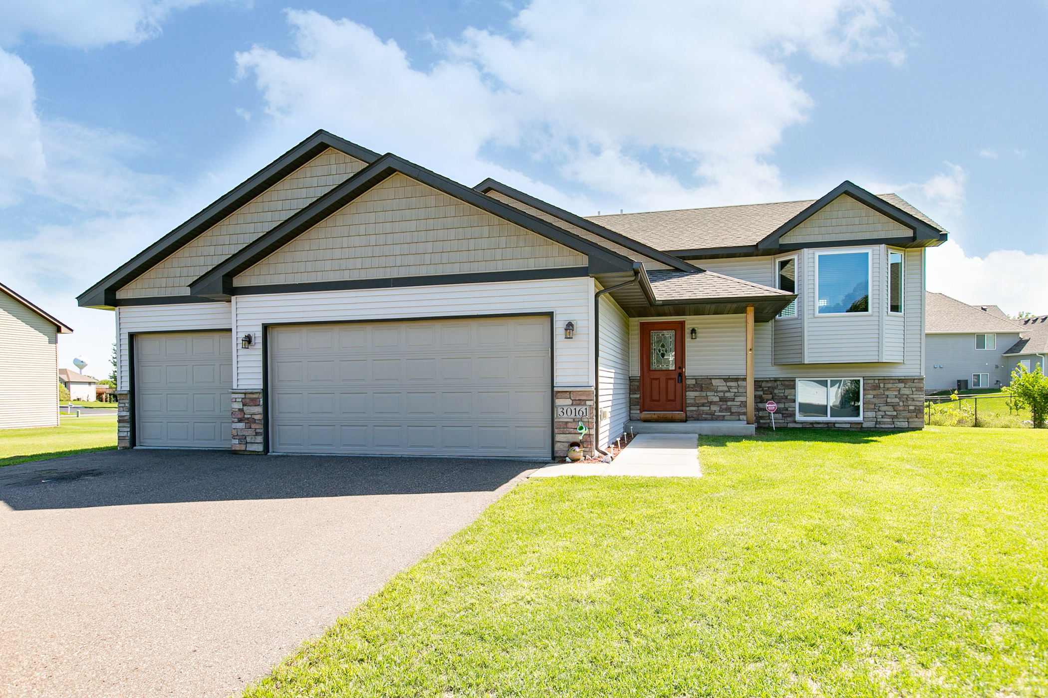Split entry home for sale in Stacy! SOLD!! header image.