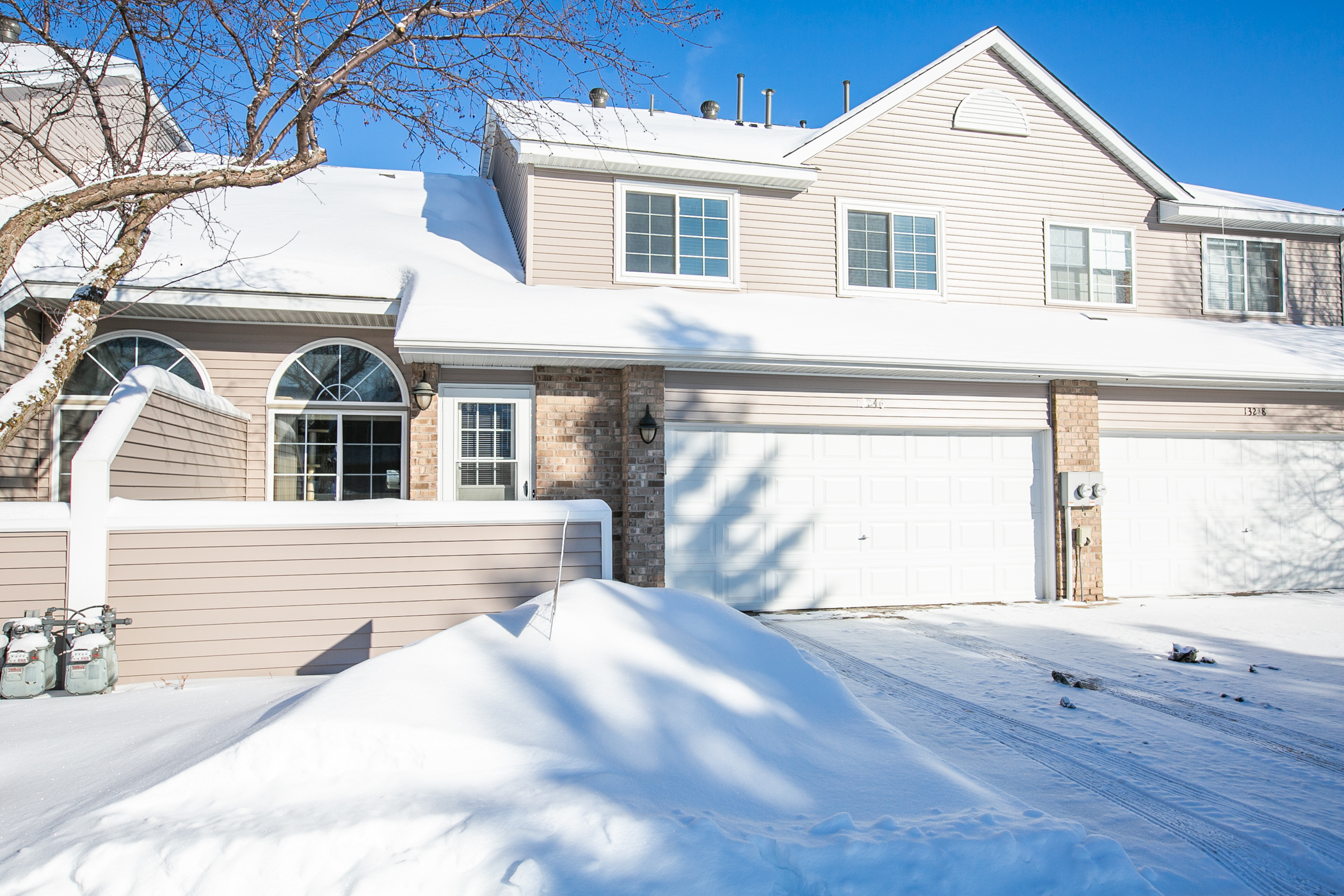 Townhome for sale in Blaine has a ton of updated features! header image.