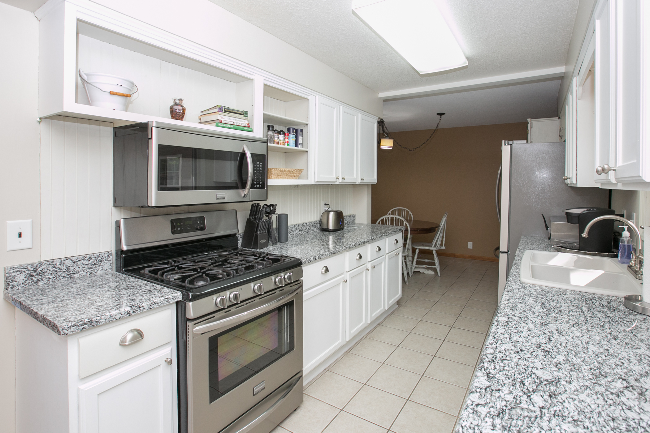 7 Reasons Quartz Counters Are The Answer For Your Kitchen header image.