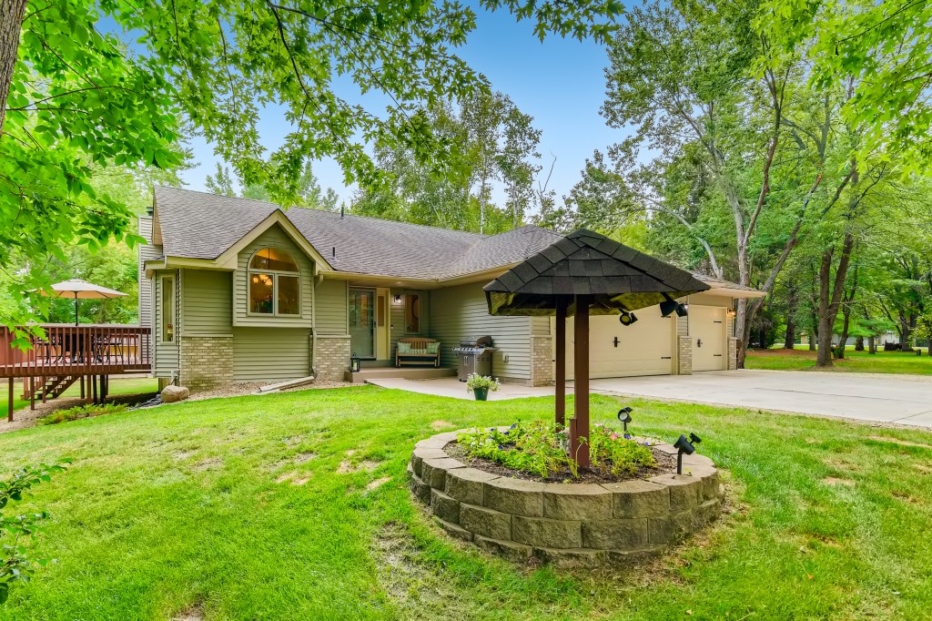 This #homeforsale in @Rogers is in a private setting! SOLD!! header image.