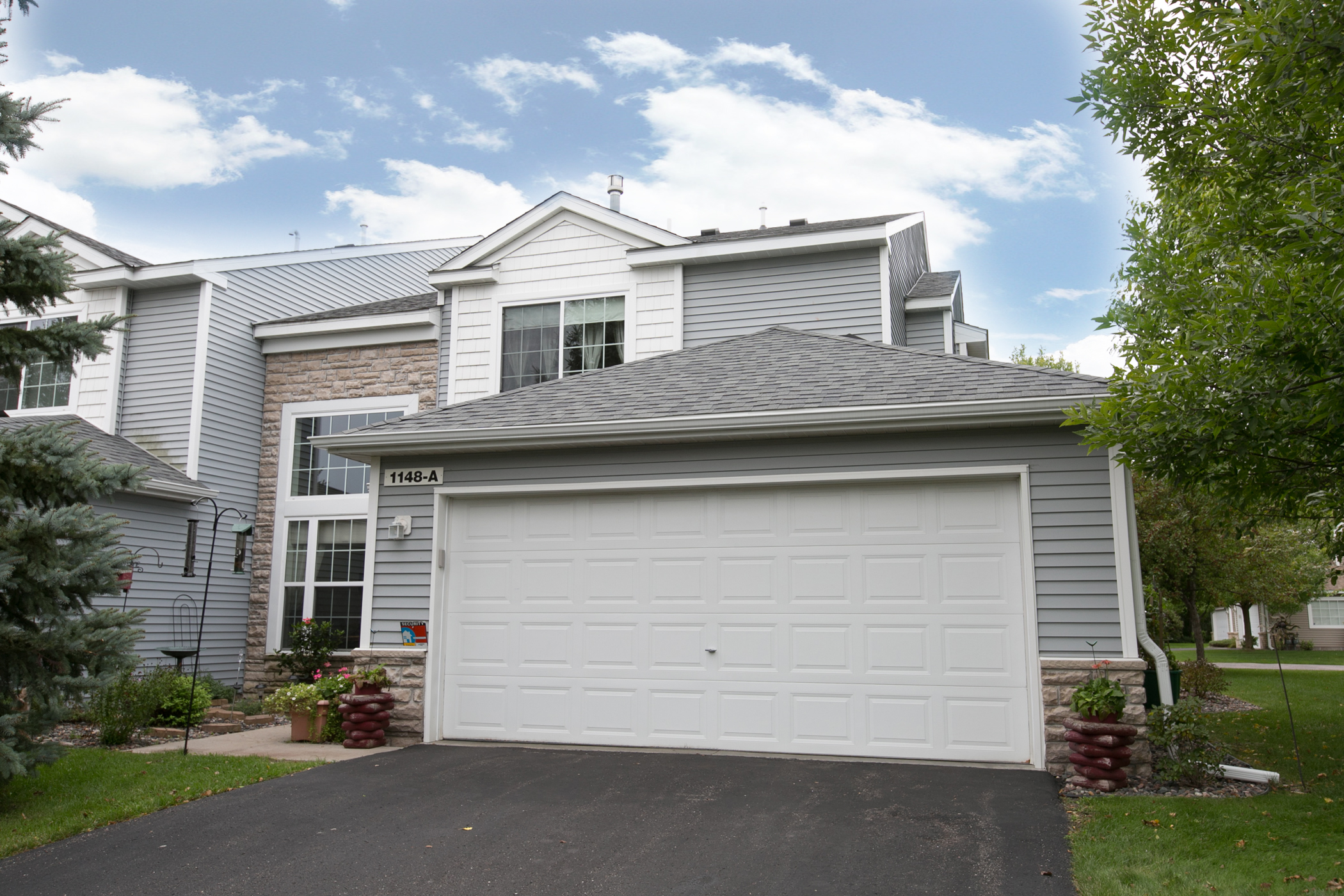 One of a kind privacy in this townhome for sale in Blaine! #endunit #SOLD!! header image.