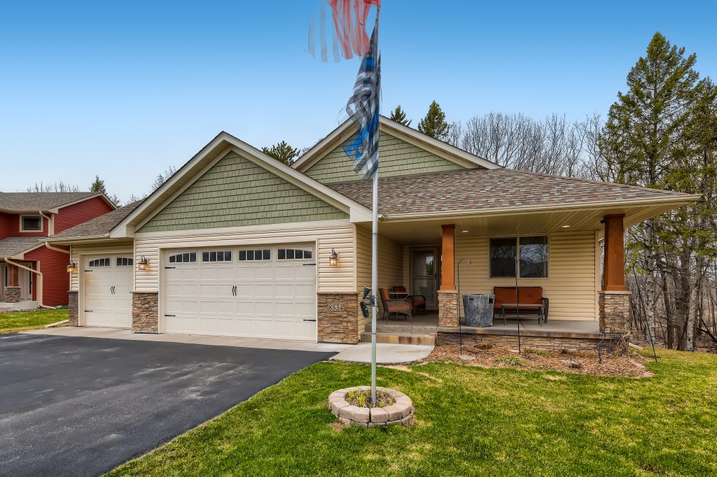 @ChisagoCity has a gorgeous #homeforsale with outstanding amenities! header image.