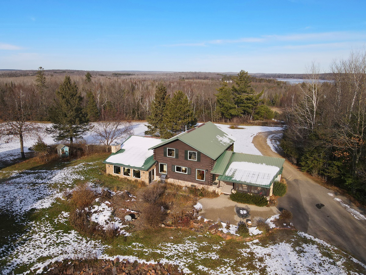 Extensively renovated #horselovers #Loghome #forsale in @HillCityMN! header image.