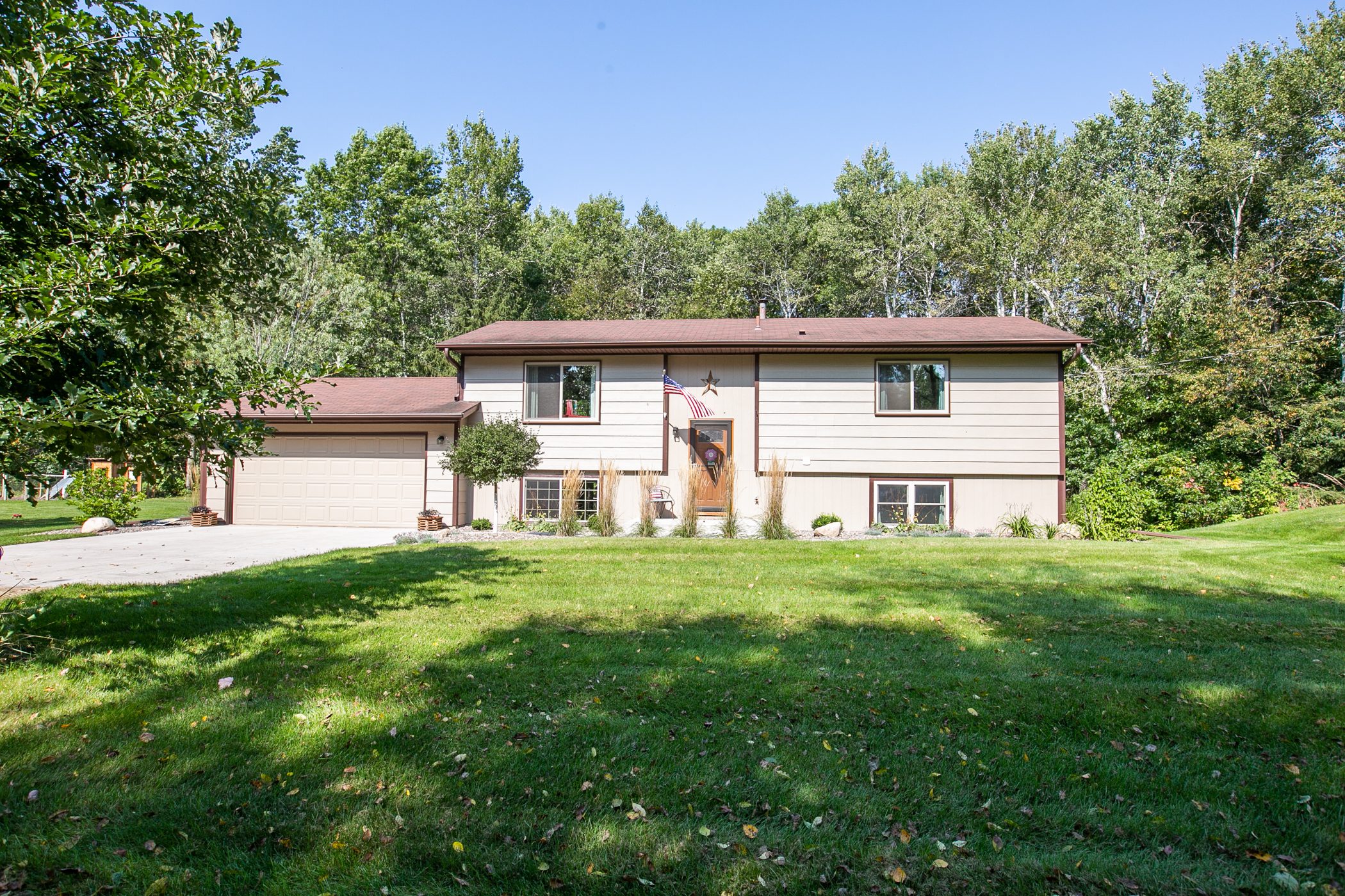 Home for sale in East Bethel MN is so private! SOLD!!! header image.