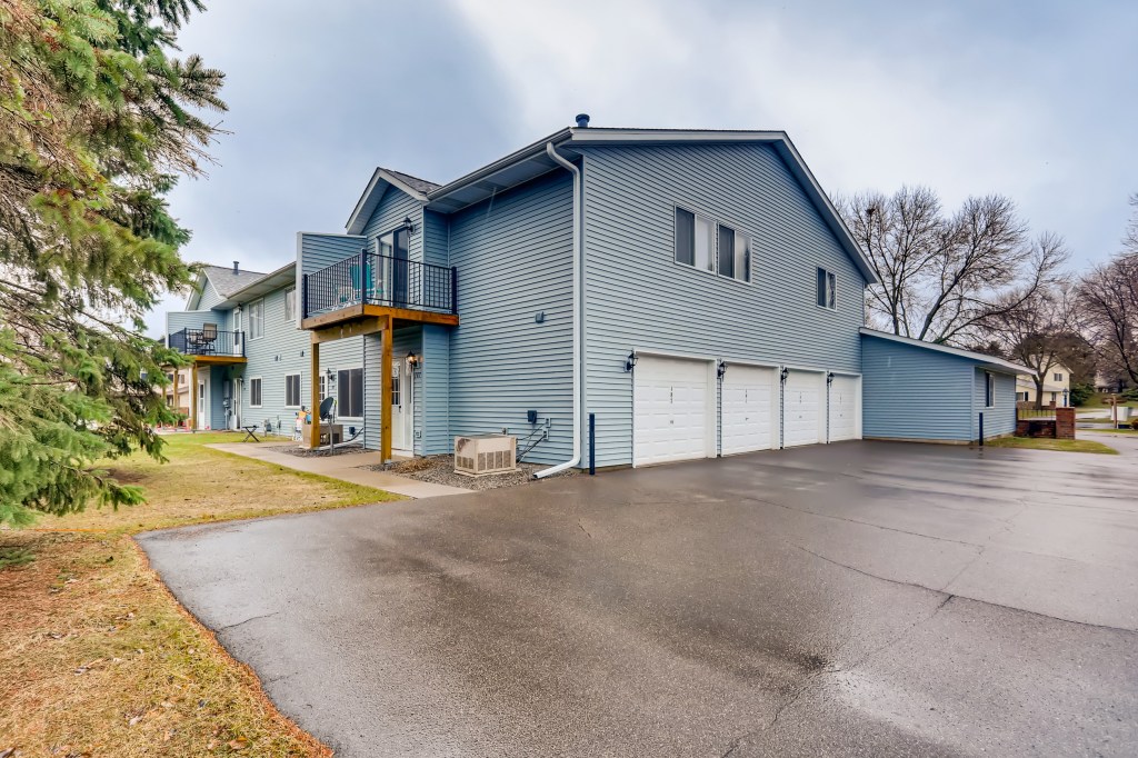 Let the natural light stream in at this Townhome for sale in Blaine! header image.