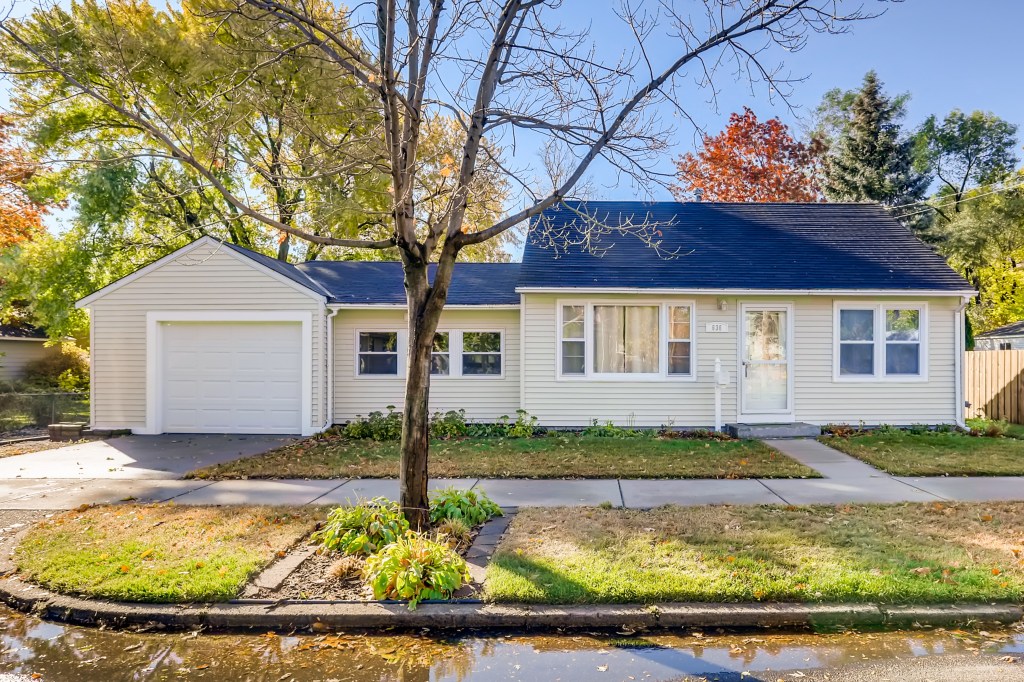 This Anoka home for sale is nicely freshened up! SOLD!!! header image.
