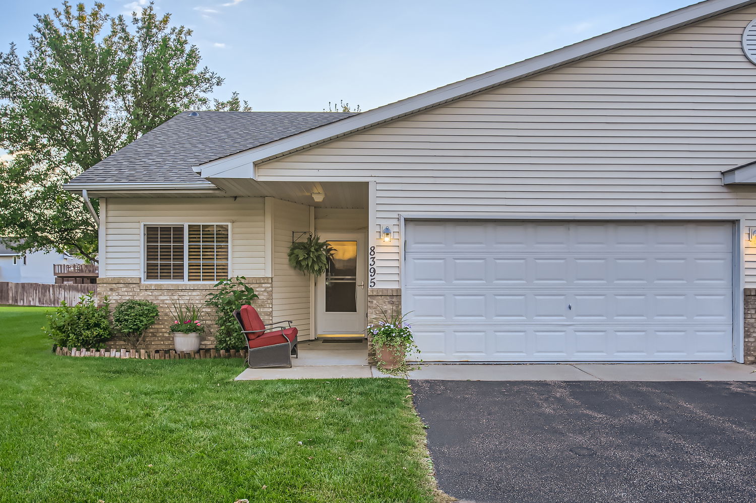 End-unit townhome with one-level living in Otsego, MN header image.