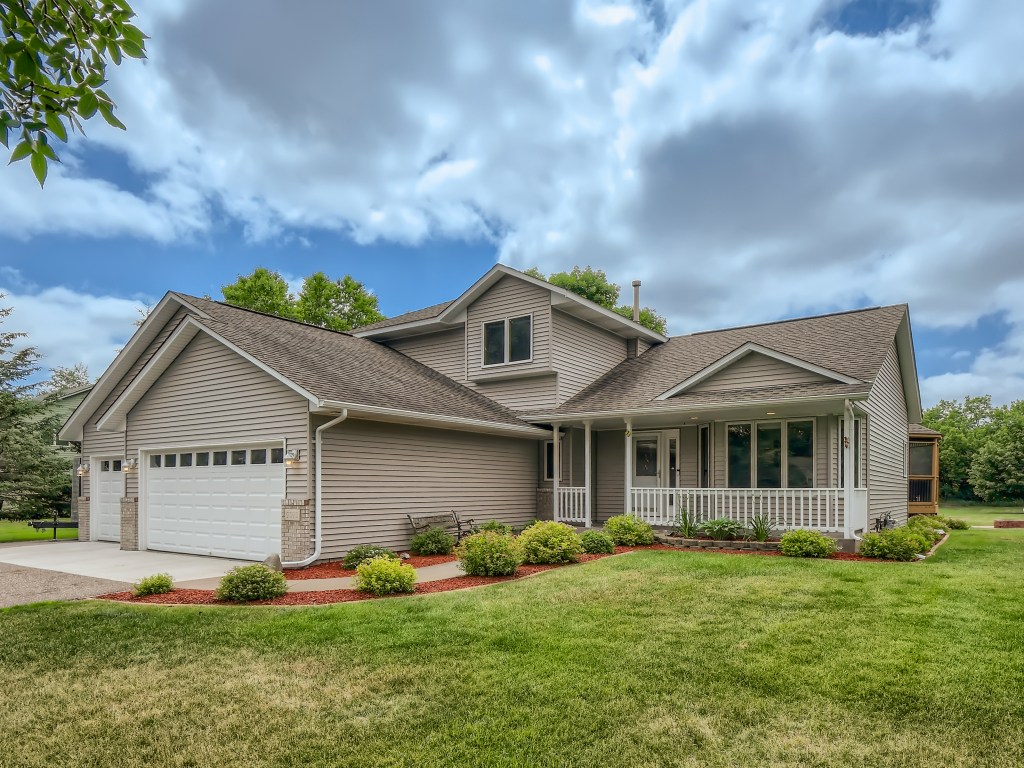 Outstanding #homeforsale in @Otsego! header image.