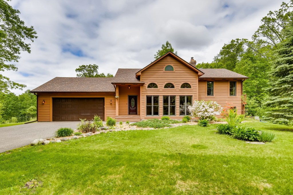 Wyoming MN has a home for sale that is unbelievably amazing! SOLD! header image.