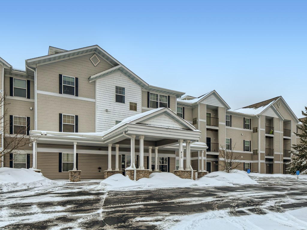 #endunit #Condo #forsale in @Isanti with a ton of perks! SOLD!! header image.