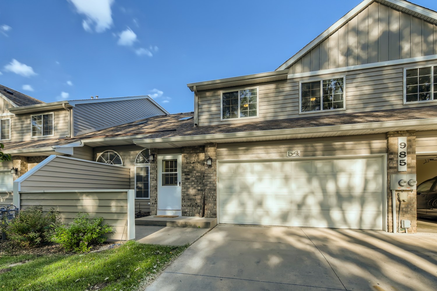 This #townhome #forsale in @CoonRapids has a loft! header image.