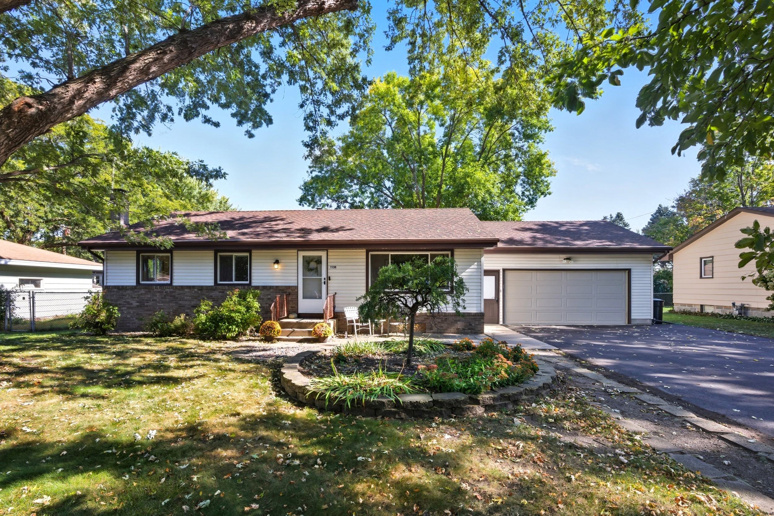 For Sale in Mounds View, Minnesota header image.
