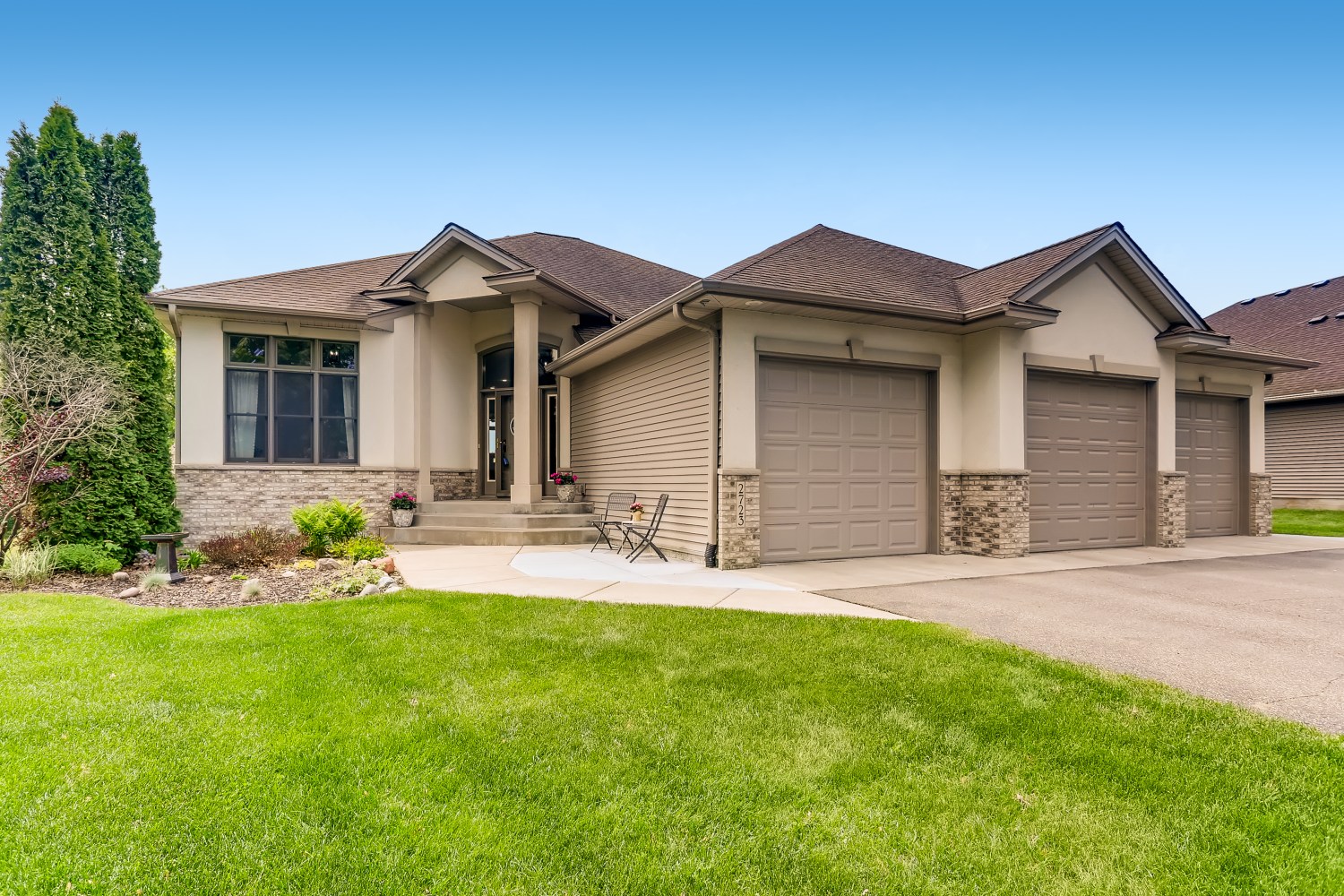 Beautiful golf course #homeforsale in @OakGroveMN! FORE!! SOLD!! header image.