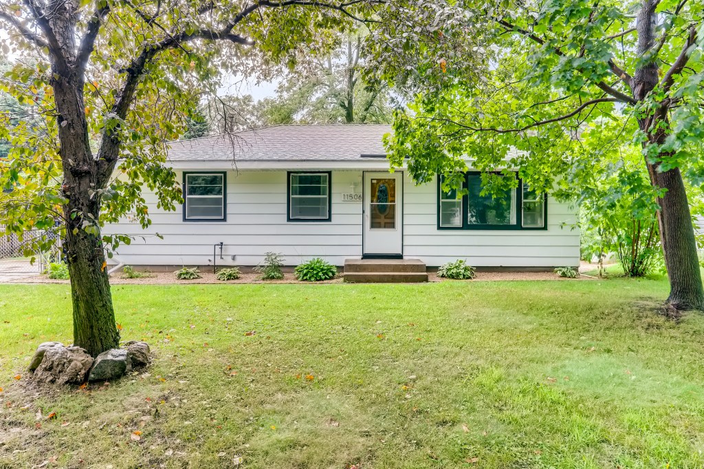 Home for sale in Coon Rapids has been well loved! SOLD!!! header image.