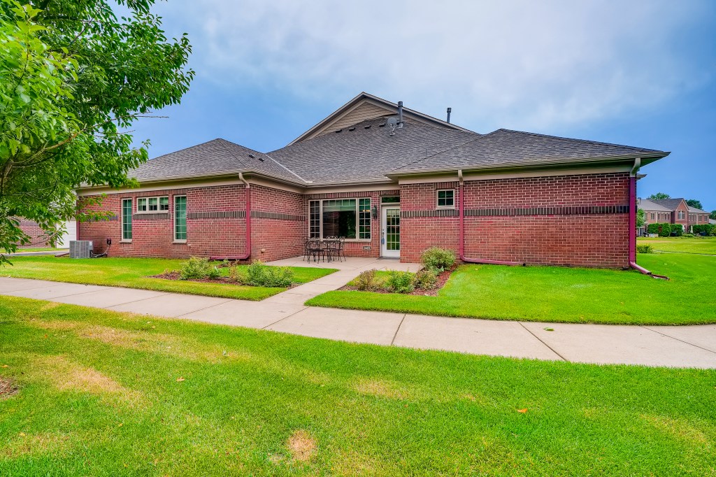 #EndUnit #onelevel #townhomeforsale in @Blaine! header image.