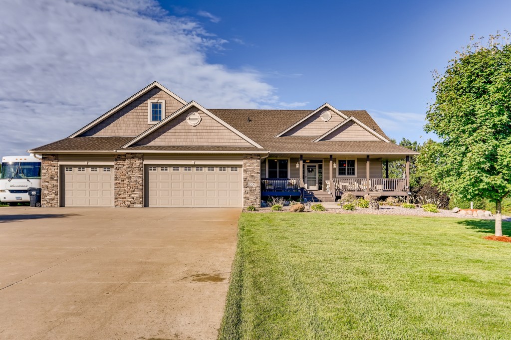 OUTSTANDING home for sale in Oak Grove! SOLD! header image.