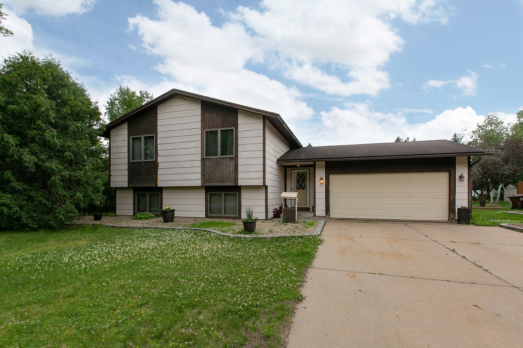 Cottage Grove home for sale is ready for some love! SOLD!!! header image.