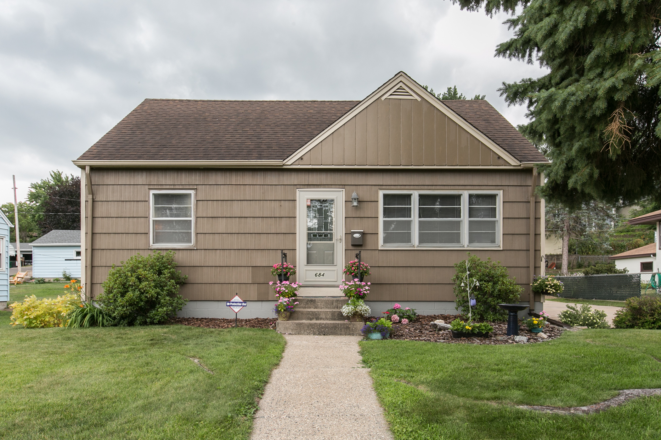 #homeforsale in @ColumbiaHeights! SOLD!! header image.