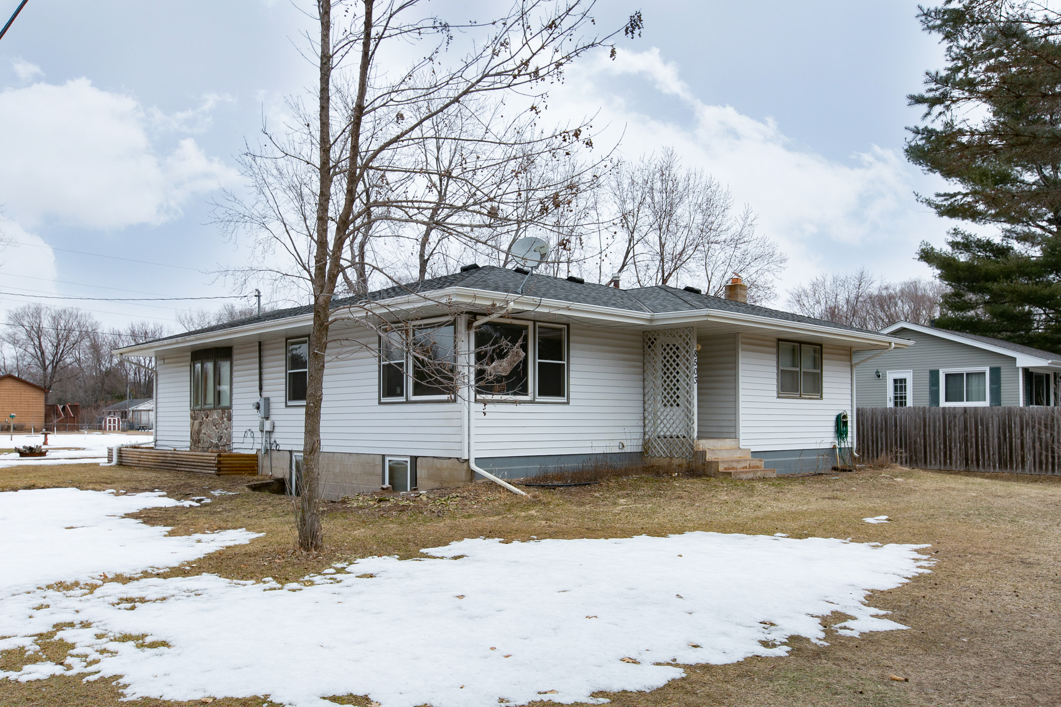 Want to live in Paradise? #homesforsaleinStacyMN header image.