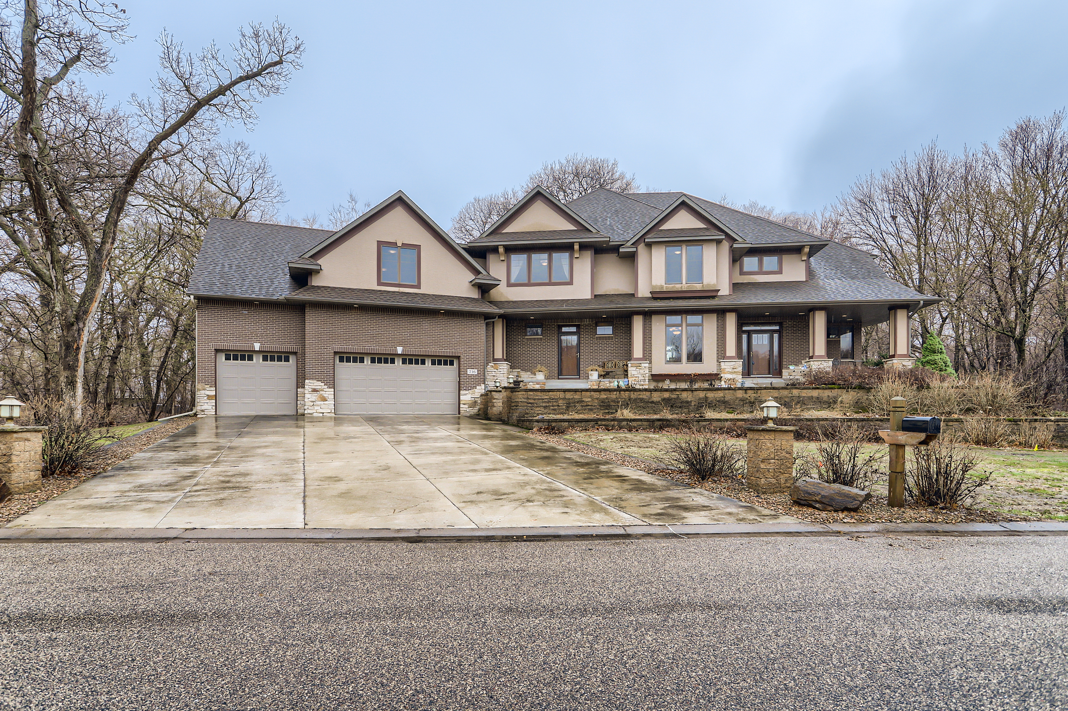 Exquisite #luxuryhomeforsale in @HamLake! header image.