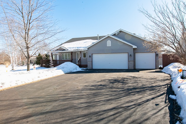 This #homeforsale in @Andover has a huge kitchen! SOLD! header image.